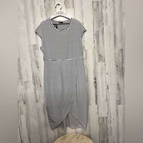 Stripped dress - Picture 9 of 10